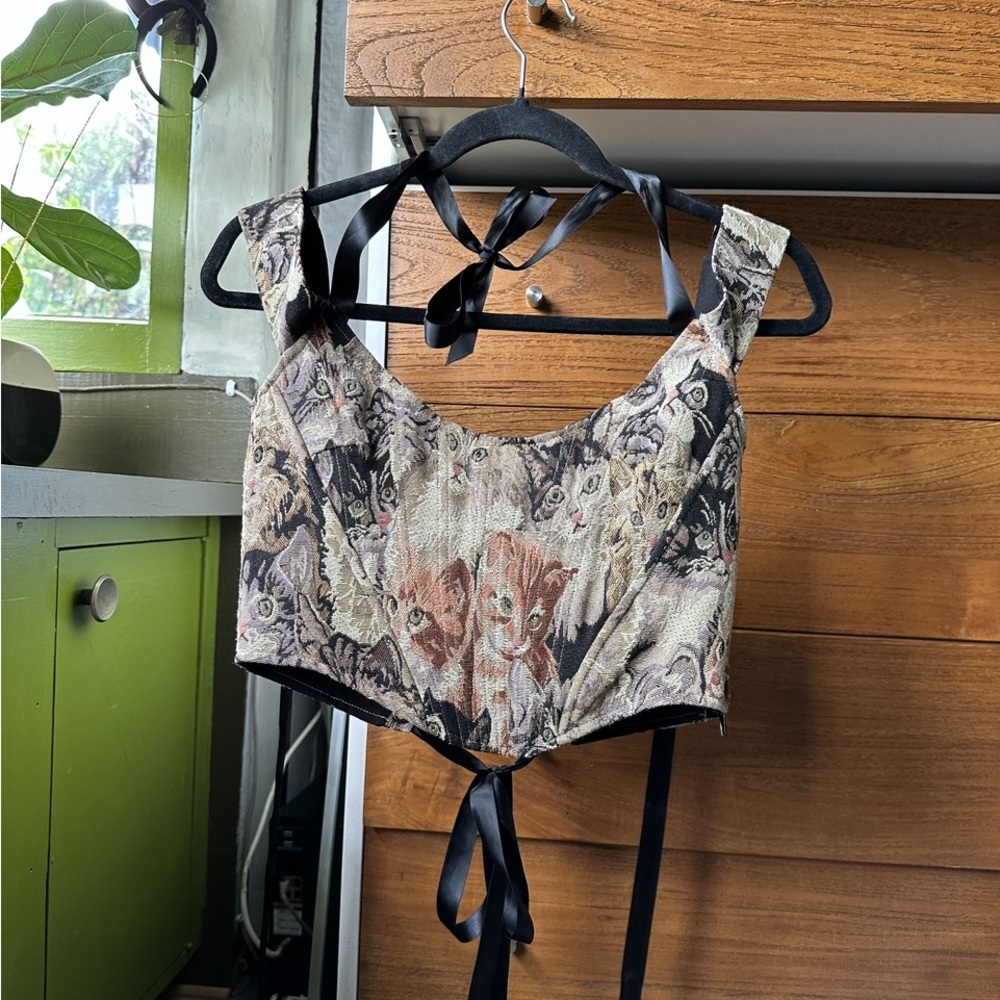 SUGARUS - Cold Shoulder Cat Print Corset Top